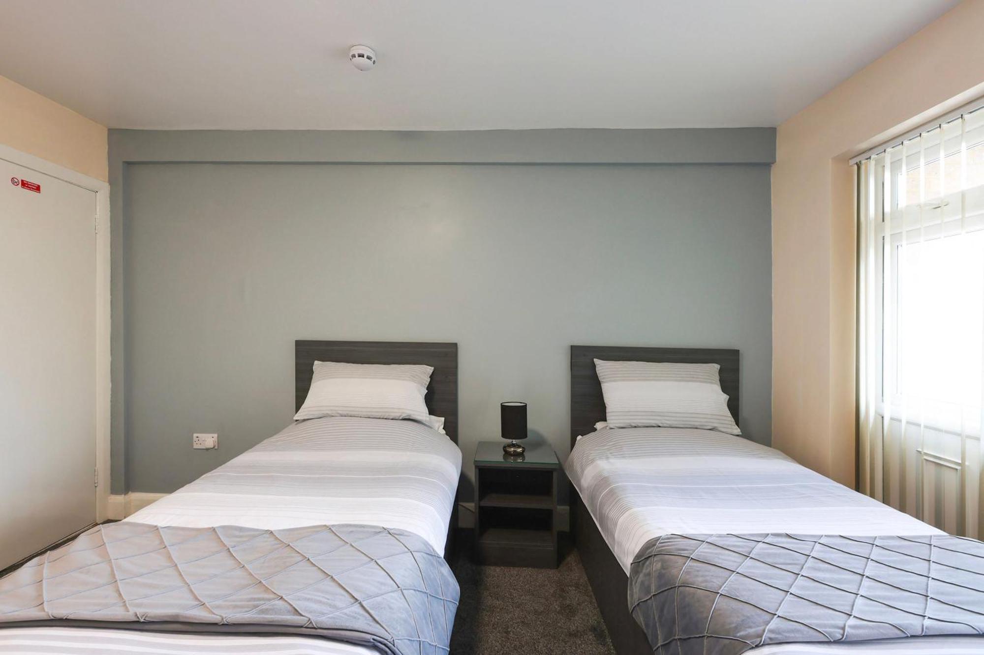 Oyo Honeycroft Lodge Uxbridge Zewnętrze zdjęcie